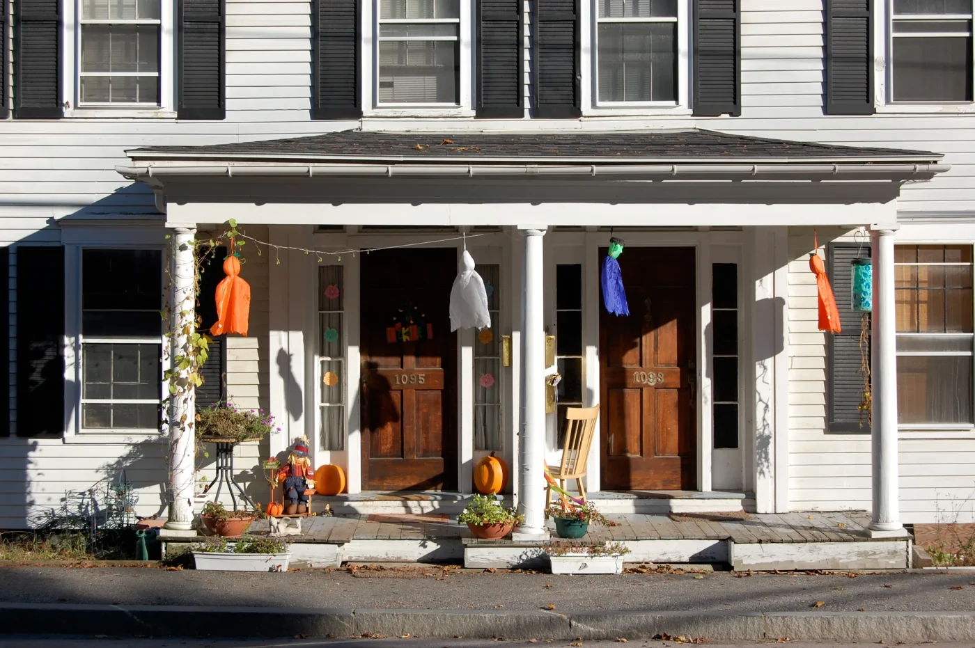 High-Impact Focal Points and Illuminated Entryways